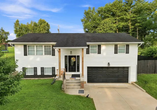 Photo 2 of Single family home for sale at 310 S Pohlman Rd, Chillicothe, OH 45601 | MLS# 226033821 | Listing updated on 2026-09-13