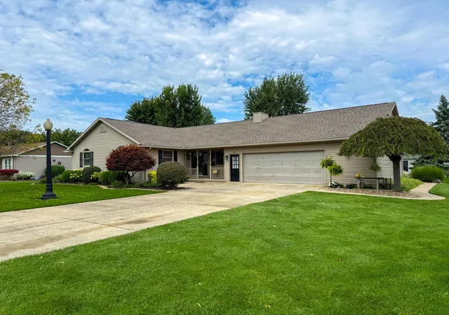 Photo 2 of Single family home for sale at 402 Dogwood Ln, Carey, OH 43316 | MLS# 226033861 | Listing updated on 2026-09-15