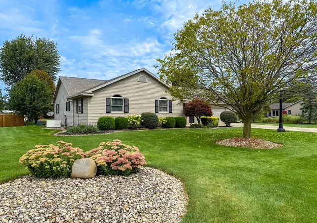 Photo 3 of Single family home for sale at 402 Dogwood Ln, Carey, OH 43316 | MLS# 226033861 | Listing updated on 2026-09-15