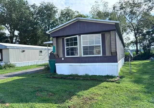 Photo 2 of Sale Pending at 333 Greenbriar Ln E, Hebron, OH 43025 | MLS# 226033826 | Listing updated on 2026-09-08