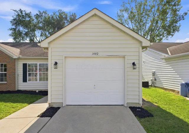 Photo 2 of Single family home for sale at 1460 October Ridge Ct, Columbus, OH 43223 | MLS# 226033824 | Listing updated on 2026-09-11
