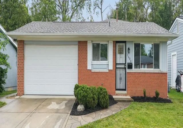 Photo 3 of Single family home for sale at 1600 Deporres Dr, Columbus, OH 43219 | MLS# 226033829 | Listing updated on 2026-09-11