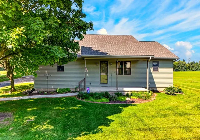 Photo 2 of Single family home for sale at 22209 Bolender Pontius Rd, Circleville, OH 43113 | MLS# 226033837 | Listing updated on 2026-09-28