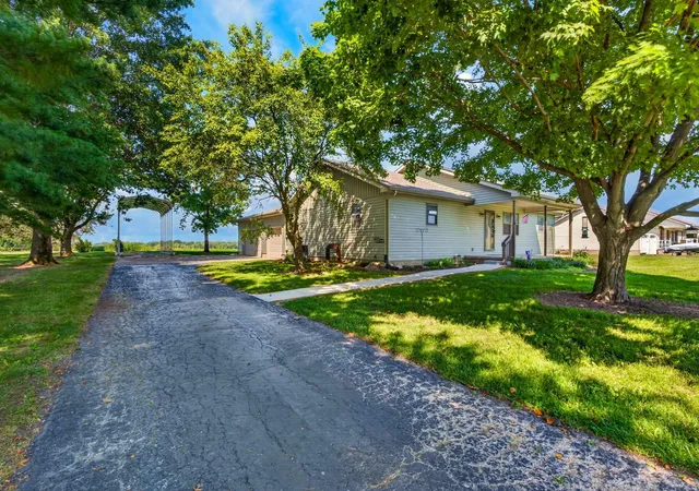 Photo 3 of Single family home for sale at 22209 Bolender Pontius Rd, Circleville, OH 43113 | MLS# 226033837 | Listing updated on 2026-09-28
