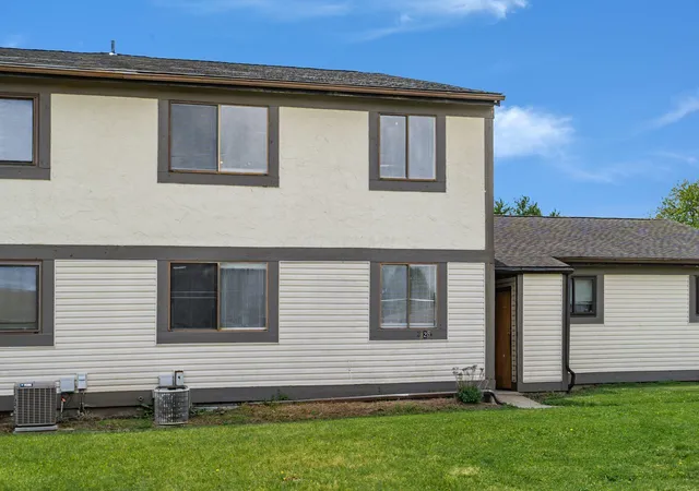 Photo 2 of Single family home for sale at 2325 Laurelwood Dr, Columbus, OH 43229 | MLS# 226033948 | Listing updated on 2026-09-18