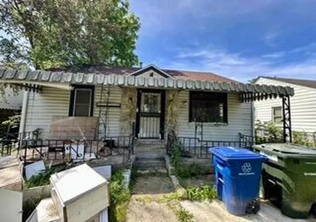 Photo 2 of Single family home for sale at 3167 E 6th Avenue, Columbus, OH 43219 | MLS# 226033841 | Listing updated on 2026-09-05