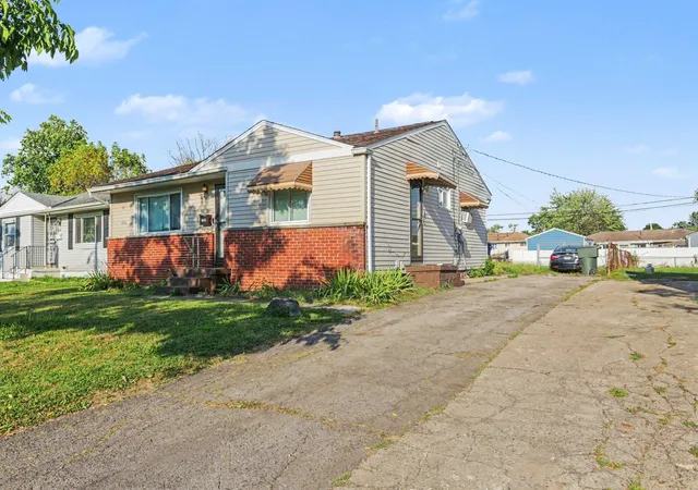 Photo 2 of Single family home for sale at 1844 Kelton Ave, Columbus, OH 43207 | MLS# 226033866 | Listing updated on 2026-09-05