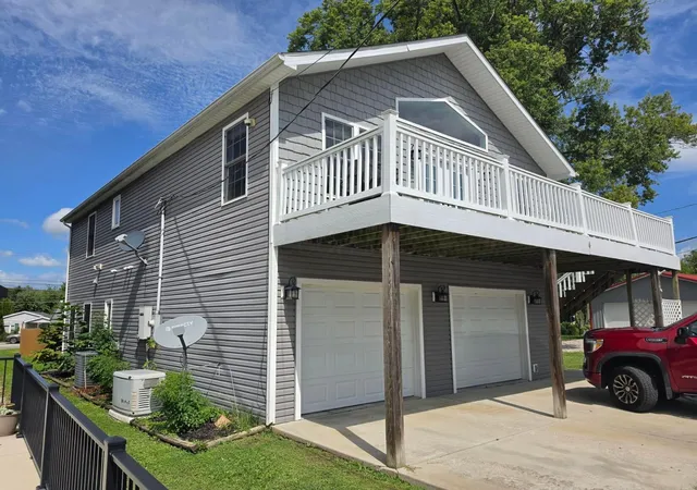 Photo 3 of Single family home for sale at 4 Rosebraugh Cir E, Buckeye Lake, OH 43008 | MLS# 226033871 | Listing updated on 2026-10-01