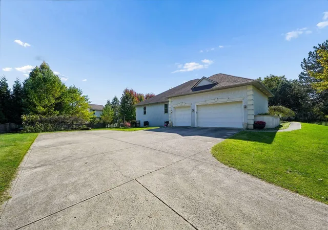 Photo 2 of Single family home for sale at 1412 Hickory Run Dr, Columbus, OH 43204 | MLS# 226039135 | Listing updated on 2026-10-24