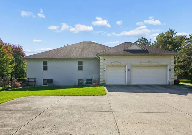 Photo 3 of Single family home for sale at 1412 Hickory Run Dr, Columbus, OH 43204 | MLS# 226039135 | Listing updated on 2026-10-24