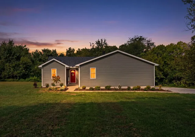 Photo 3 of Single family home for sale at 27695 Campbell Rd, Circleville, OH 43113 | MLS# 226033892 | Listing updated on 2026-10-05
