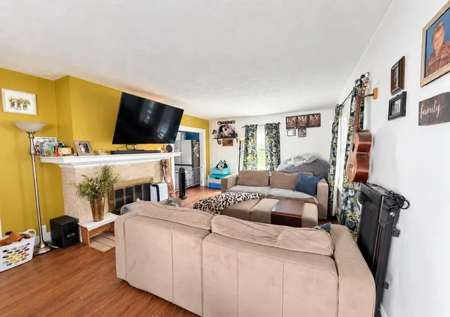 Photo 3 of Single family home for sale at 535 E 6th Avenue, Lancaster, OH 43130 | MLS# 226033907 | Listing updated on 2026-09-07