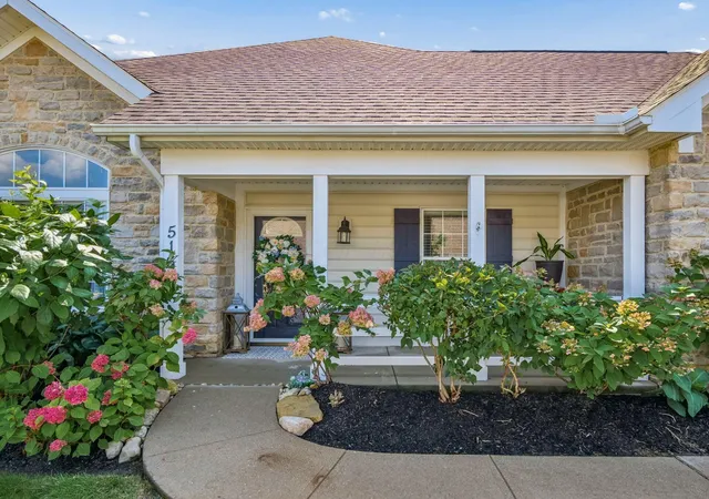 Listing Photo 4 - Condo for sale in building located at 5163 Vinings Ridge, Dublin, OH 43016