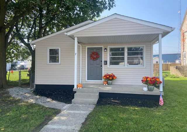 Photo 2 of Single family home for sale at 7 Maple St, Jeffersonville, OH 43128 | MLS# 226033917 | Listing updated on 2026-09-26