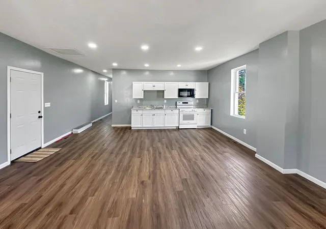 Photo 3 of Single family home for sale at 118 S Valley St, Corning, OH 43730 | MLS# 226034308 | Listing updated on 2026-09-09