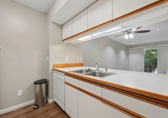Listing Photo 5 - Condo for sale in building located at 1863 Ridgebury Dr, Hilliard, OH 43026 - Unit #45D