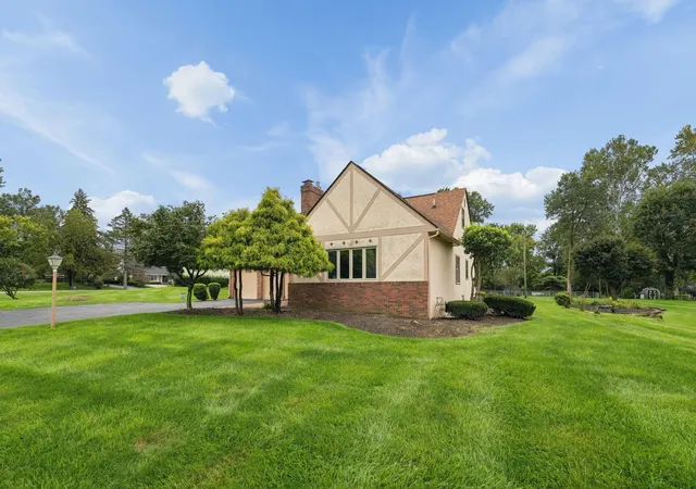 Photo 3 of Single family home for sale at 898 Plum Ridge, Columbus, OH 43213 | MLS# 226033978 | Listing updated on 2026-10-02