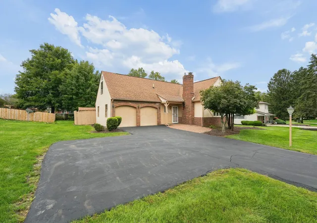 Photo 4 of Single family home for sale at 898 Plum Ridge, Columbus, OH 43213 | MLS# 226033978 | Listing updated on 2026-10-02