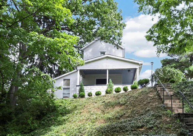 Photo 3 of Single family home for sale at 352 Mound St, Logan, OH 43138 | MLS# 226033969 | Listing updated on 2026-09-15