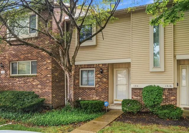 Listing Photo 1 - Condo for sale in building located at 1314 Coronado Blvd W, Reynoldsburg, OH 43068 - Unit #11-3