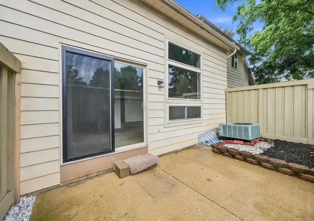 Listing Photo 3 - Condo for sale in building located at 1314 Coronado Blvd W, Reynoldsburg, OH 43068 - Unit #11-3