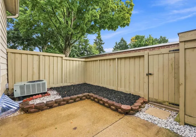 Listing Photo 4 - Condo for sale in building located at 1314 Coronado Blvd W, Reynoldsburg, OH 43068 - Unit #11-3