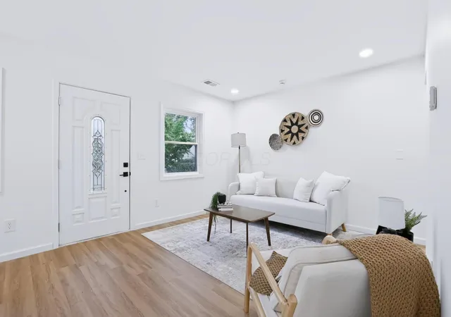 Photo 4 of Single family home for sale at 3844 Kenard Ct, Columbus, OH 43213 | MLS# 226033996 | Listing updated on 2026-09-10