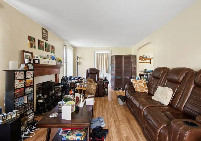Photo 1 of Single family home for sale at 2422 Bretton Pl, Columbus, OH 43211 | MLS# 226034112 | Listing updated on 2026-10-06