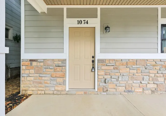 Photo 4 of Single family home for sale at 1074 Lockbourne Rd, Columbus, OH 43206 | MLS# 226033946 | Listing updated on 2026-09-09