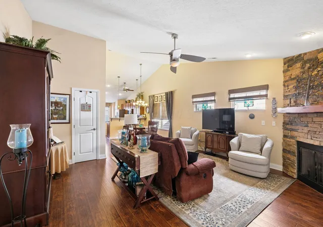 Listing Photo 3 - Condo for sale in building located at 5577 Tumbling Creek Dr, Dublin, OH 43016 - Unit #51