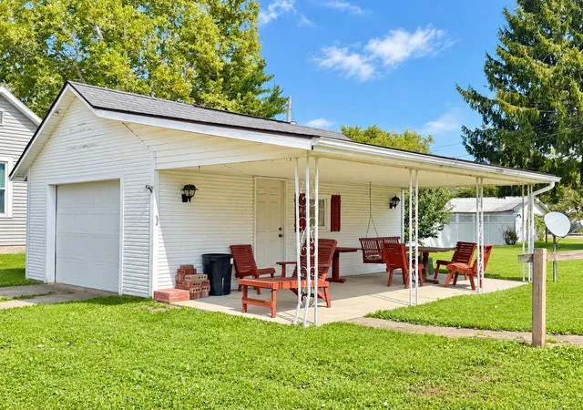 Photo 3 of Sale Pending at 606 E Hunter St, Logan, OH 43138 | MLS# 226033966 | Listing updated on 2026-09-12