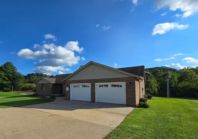 Photo 3 of Single family home for sale at 45330 Maple View Cir, Caldwell, OH 43724 | MLS# 226033956 | Listing updated on 2026-09-21