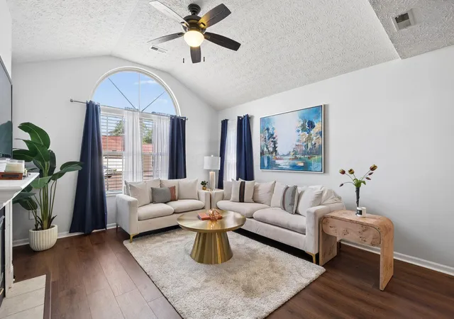 Listing Photo 4 - Condo for sale in building located at 4654 Collingville Wy, Columbus, OH 43230 - Unit #21