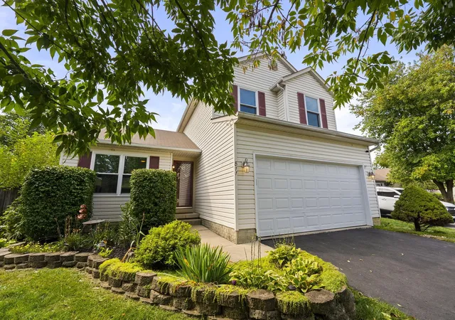 Photo 1 of Single family home for sale at 811 Crevis Ln, Columbus, OH 43228 | MLS# 226037467 | Listing updated on 2026-10-05