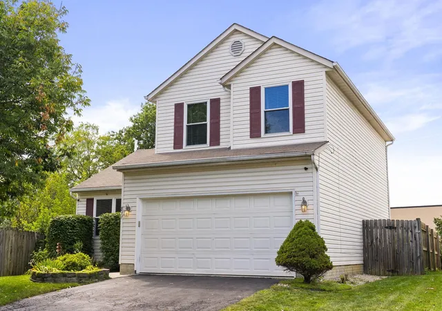 Photo 2 of Single family home for sale at 811 Crevis Ln, Columbus, OH 43228 | MLS# 226037467 | Listing updated on 2026-10-05