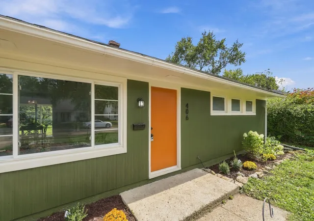 Photo 3 of Single family home for sale at 406 Carilla Ln, Columbus, OH 43228 | MLS# 226034180 | Listing updated on 2026-10-13