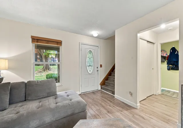 Photo 4 of Condo for sale at 1595 Hallworth Ct, Columbus, OH 43232 | MLS# 226039281 | Listing updated on 2026-10-21