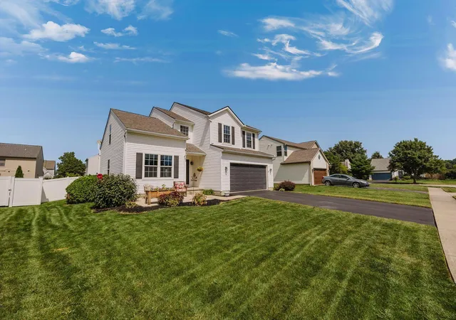 Photo 2 of Single family home for sale at 324 Masonglen Ct, Pataskala, OH 43062 | MLS# 226033983 | Listing updated on 2026-09-18