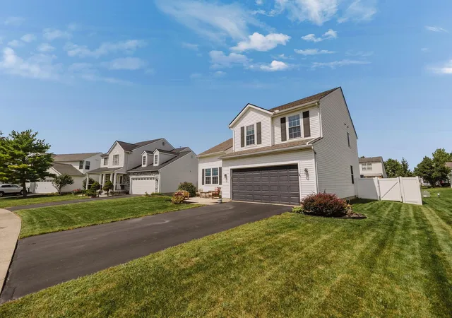 Photo 3 of Single family home for sale at 324 Masonglen Ct, Pataskala, OH 43062 | MLS# 226033983 | Listing updated on 2026-09-18