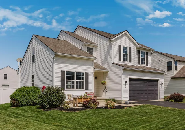 Photo 3 of Single family home for sale at 324 Masonglen Ct, Pataskala, OH 43062 | MLS# 226033983 | Listing updated on 2026-09-18