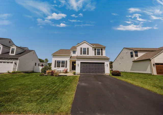 Photo 4 of Single family home for sale at 324 Masonglen Ct, Pataskala, OH 43062 | MLS# 226033983 | Listing updated on 2026-09-18