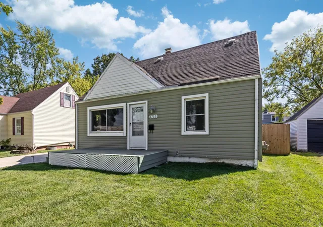 Photo 2 of Single family home for sale at 1713 Huy Rd, Columbus, OH 43224 | MLS# 226035361 | Listing updated on 2026-10-07