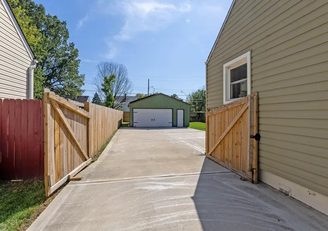 Photo 3 of Single family home for sale at 1713 Huy Rd, Columbus, OH 43224 | MLS# 226035361 | Listing updated on 2026-10-07