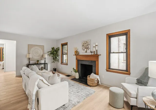 Photo 4 of Single family home for sale at 1978 Stratford Way, Columbus, OH 43219 | MLS# 226034199 | Listing updated on 2026-10-31