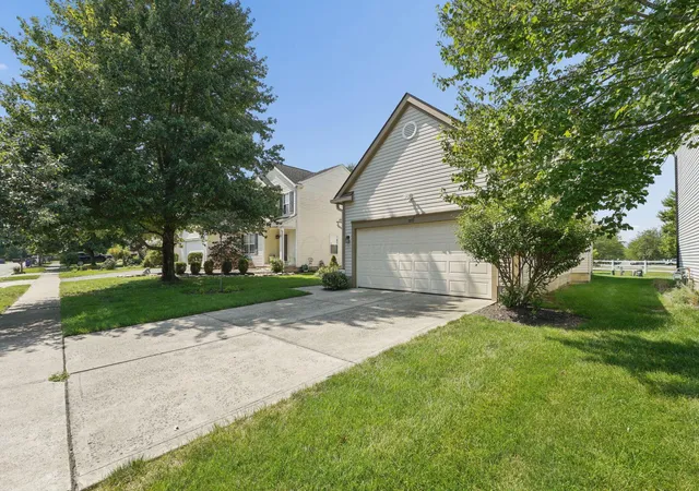 Photo 3 of Single family home for sale at 1217 Walker Springs Dr, Blacklick, OH 43004 | MLS# 226034484 | Listing updated on 2026-09-17