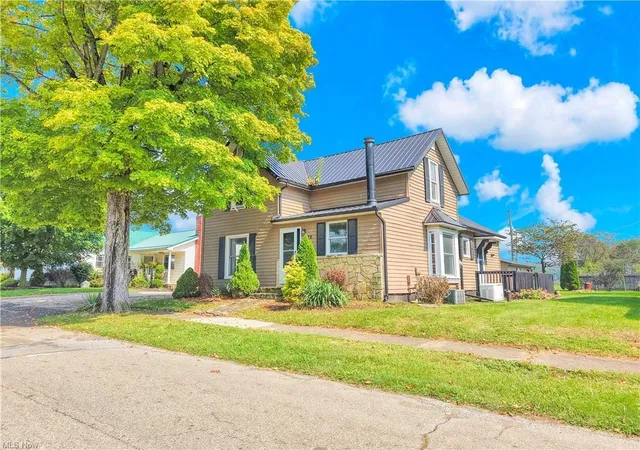 Photo 1 of Single family home for sale at 156 N Sugar St, Saint Louisville, OH 43071 | MLS# 226034078 | Listing updated on 2026-10-05