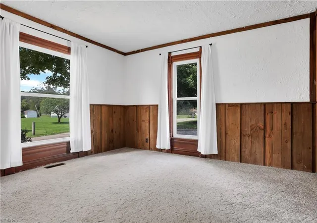 Photo 2 of Single family home for sale at 156 N Sugar St, Saint Louisville, OH 43071 | MLS# 226034078 | Listing updated on 2026-10-05