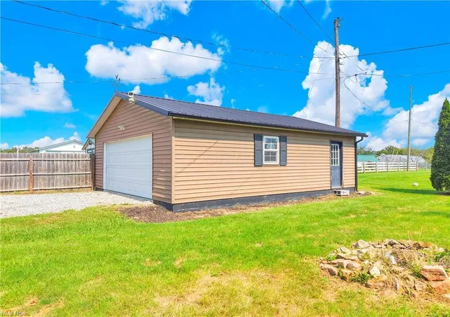 Photo 4 of Single family home for sale at 156 N Sugar St, Saint Louisville, OH 43071 | MLS# 226034078 | Listing updated on 2026-10-05