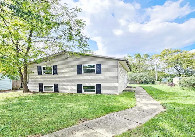 Single family home for sale at 2779 Mcguffey Rd, Columbus, OH 43211 | MLS# 226034231