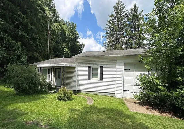 Photo 1 of Single family home for sale at 942 Meadowview Ave, Lancaster, OH 43130 | MLS# 226034027 | Listing updated on 2026-09-16